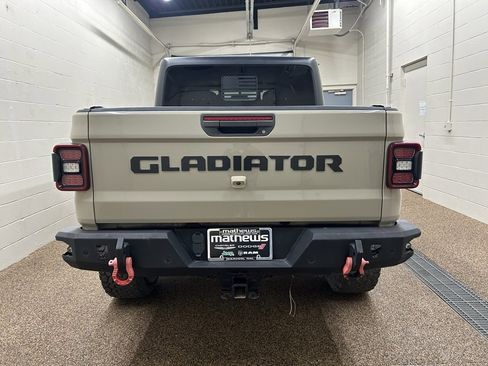 Used 2020 Jeep Gladiator Overland image 3