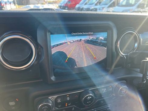 Used 2020 Jeep Wrangler Unlimited Sahara image 18