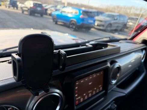 Used 2021 Jeep Wrangler Unlimited Sahara w/ Cold Weather Group image 12