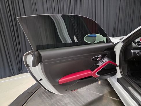 Used 2017 Porsche 718 Cayman RWD image 15