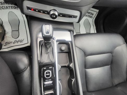 Used 2016 Volvo XC90 T5 Momentum image 20