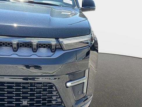 New 2026 Jeep Grand Wagoneer 4WD image 10