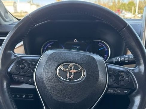 Used 2019 Toyota RAV4 Limited image 9