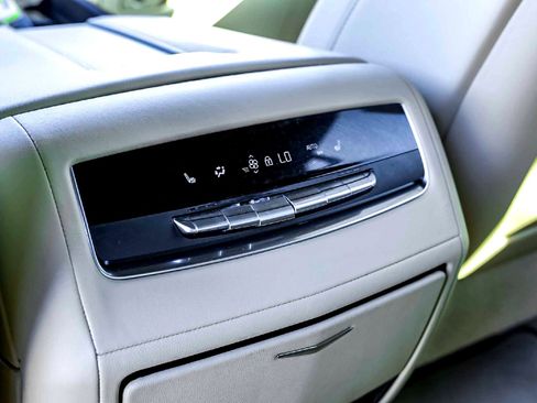 Used 2024 Cadillac Escalade Premium Luxury image 20