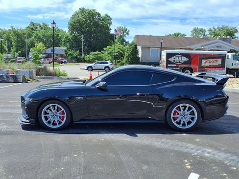 Used 2024 Ford Mustang GT Premium RWD image 27