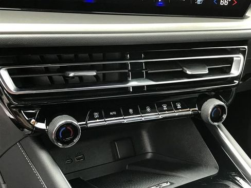 Certified 2026 Chevrolet Traverse LT AWD/4WD image 13