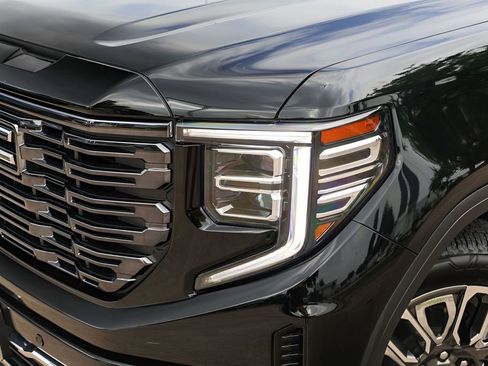 Used 2025 GMC Sierra 1500 Denali Ultimate AWD/4WD image 3