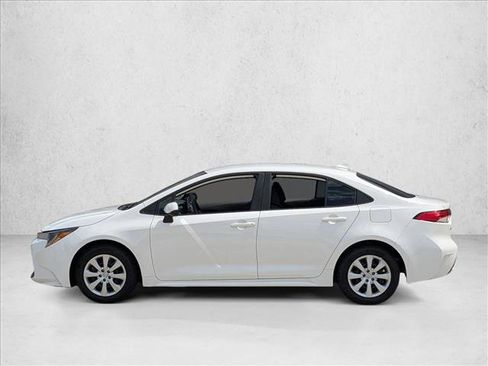 Used 2022 Toyota Corolla LE image 9