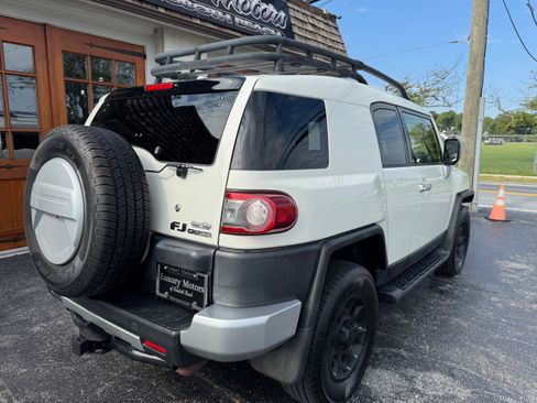 Used 2013 Toyota FJ Cruiser 4WD w/ Upgrade Pkg image 3