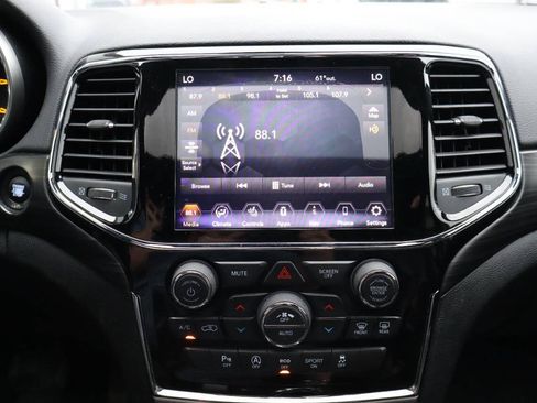 Used 2020 Jeep Grand Cherokee Altitude AWD/4WD image 8