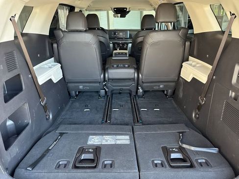 Used 2024 Kia Carnival LX FWD image 18