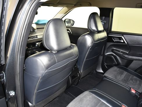 Used 2025 Mitsubishi Outlander SE AWD/4WD image 46