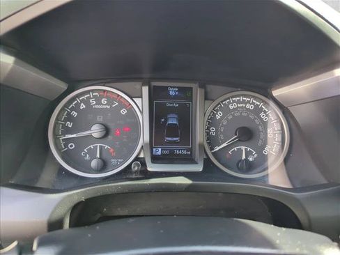 Used 2022 Toyota Tacoma SR5 AWD/4WD image 18