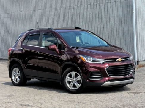 Used 2017 Chevrolet Trax LT w/ LT Convenience Package FWD image 11