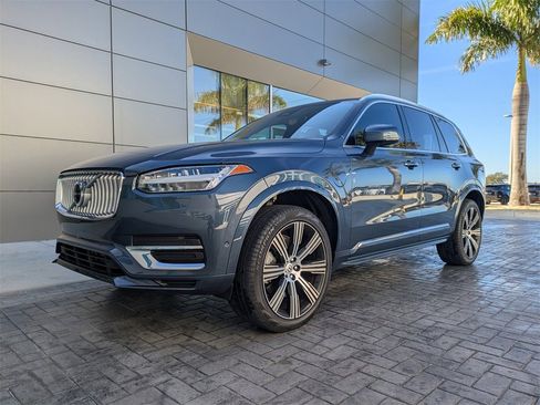 Used 2025 Volvo XC90 T8 Ultra w/ Protection Package Premier image 8