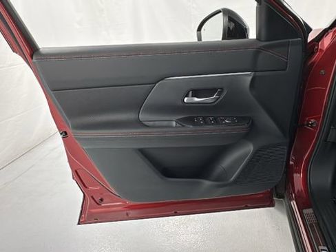 Used 2025 Nissan Kicks SR w/ Illumination Package image 18