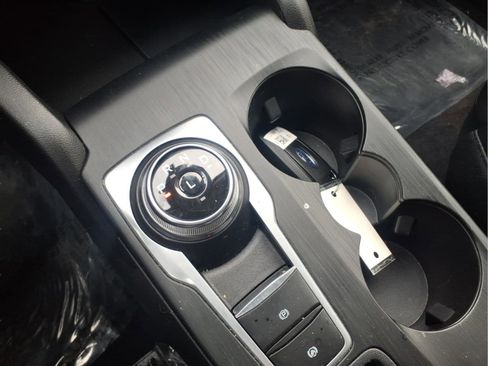 Used 2023 Ford Escape SE image 19