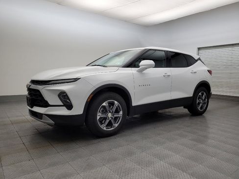 Used 2023 Chevrolet Blazer LT image 2