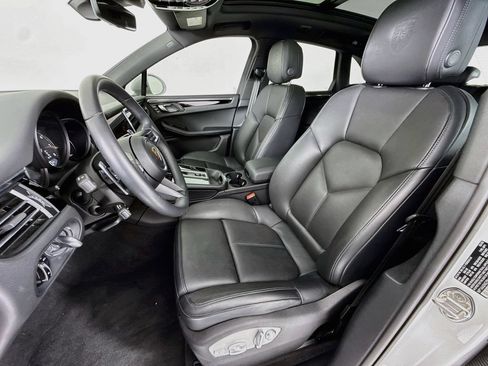 Used 2025 Porsche Macan AWD/4WD image 5