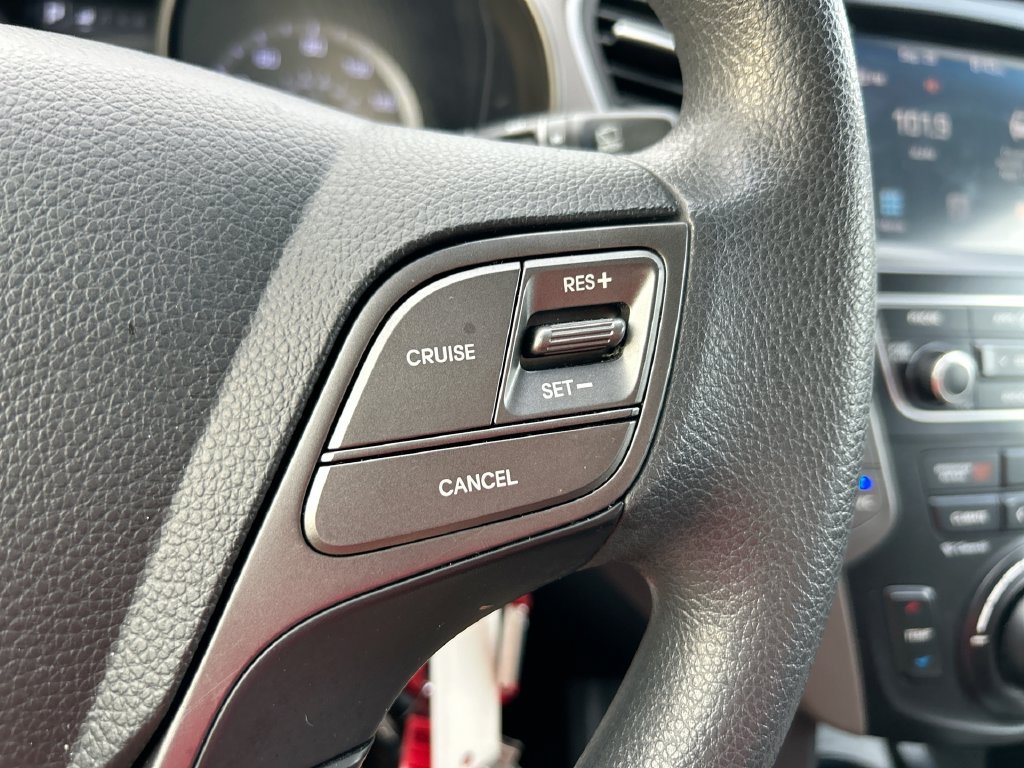Used 2017 Hyundai Santa Fe SE FWD image 17