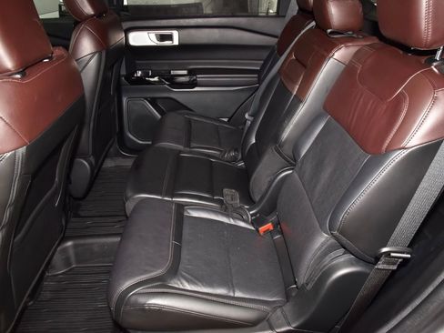 Used 2023 Ford Explorer Platinum w/ Technology Package RWD image 14
