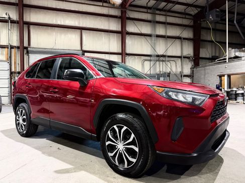 Used 2020 Toyota RAV4 LE FWD image 1