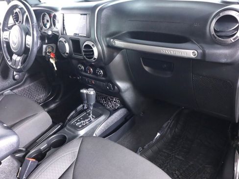 Used 2017 Jeep Wrangler Unlimited Sport w/ Connectivity Group AWD/4WD image 34