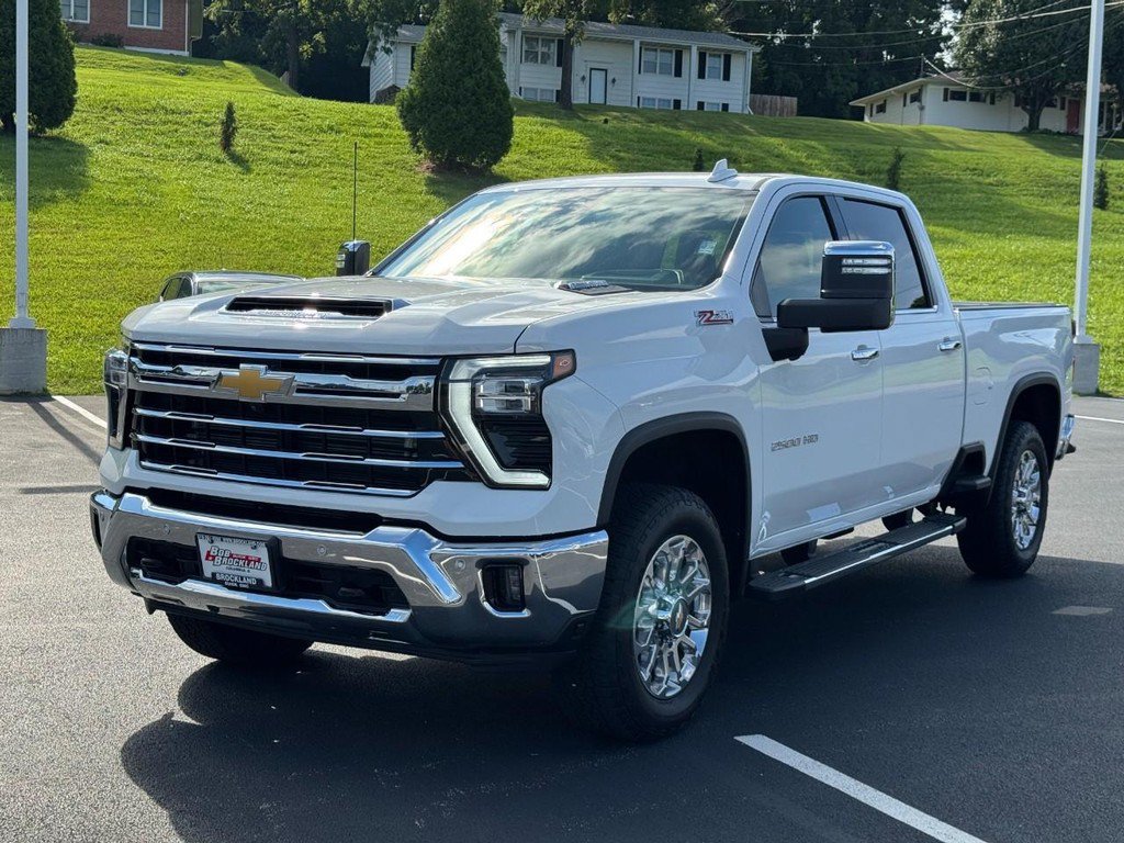 Used 2024 Chevrolet Silverado 2500 LTZ w/ LTZ Premium Package AWD/4WD image 8