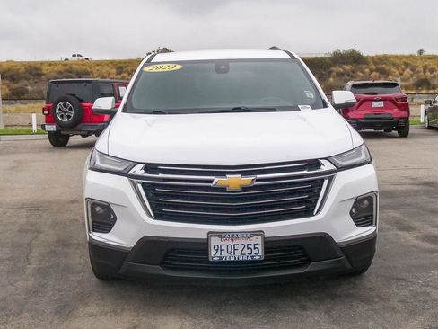 Used 2023 Chevrolet Traverse LT FWD image 2