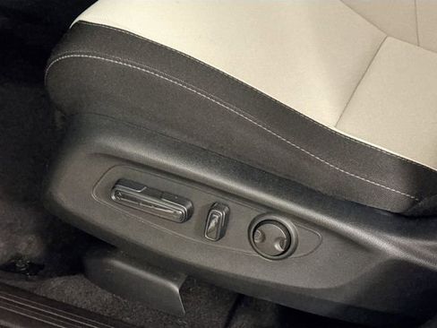 Certified 2025 Honda CR-V EX image 31