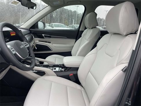 New 2025 Kia Telluride S image 3