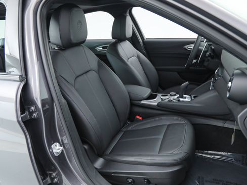 New 2025 Alfa Romeo Giulia w/ Driving Assist Package RWD image 11