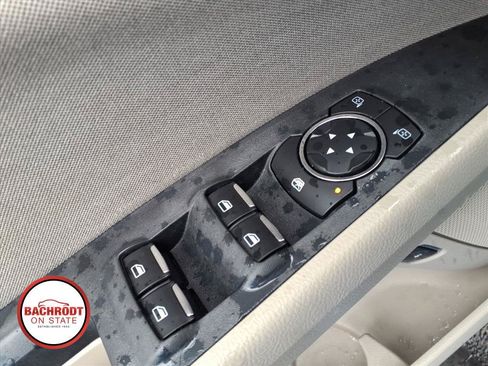 Used 2019 Ford Fusion SE FWD image 16