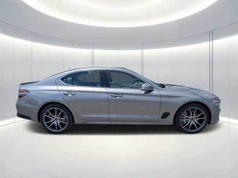 Used 2025 Genesis G70 2.5T image 2