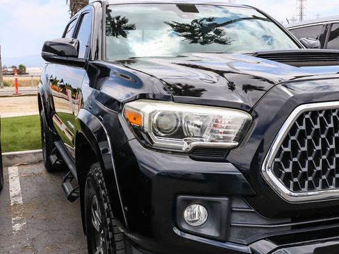 Used 2018 Toyota Tacoma TRD Sport AWD/4WD image 18
