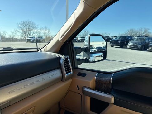 Used 2017 Ford F250 Lariat w/ Chrome Package image 16