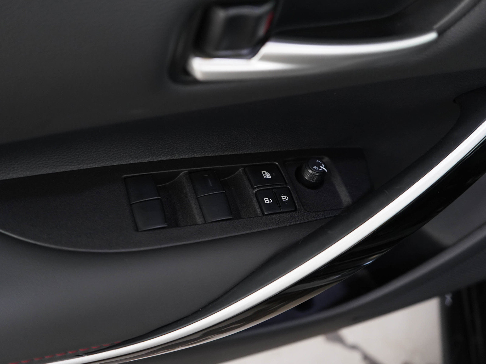Used 2025 Toyota Corolla XSE FWD image 20