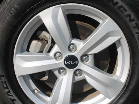 Certified 2023 Kia Sorento LX FWD image 18