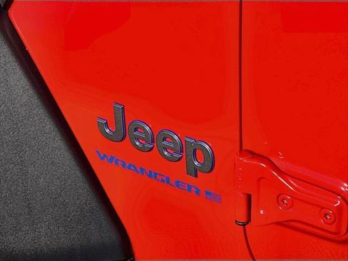 Certified 2024 Jeep Wrangler Unlimited AWD/4WD image 24