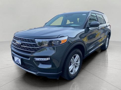 Used 2024 Ford Explorer XLT w/ Equipment Group 202A AWD/4WD image 4