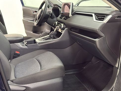 Used 2025 Toyota RAV4 XLE image 18