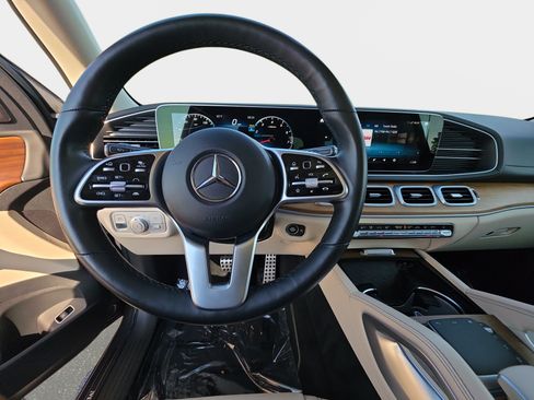 Used 2023 Mercedes-Benz GLS 580 4MATIC image 18