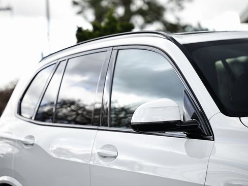 Used 2025 BMW X5 xDrive50e w/ Executive Package image 3