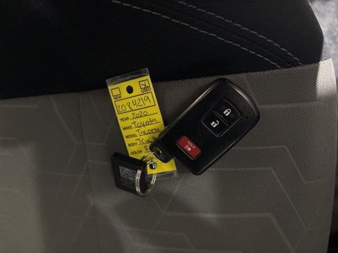 Used 2020 Toyota Tacoma TRD Off-Road image 34