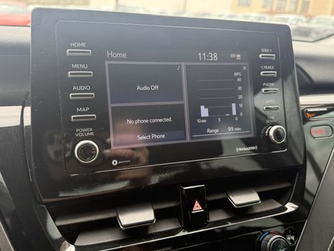 Certified 2022 Toyota Camry SE image 9