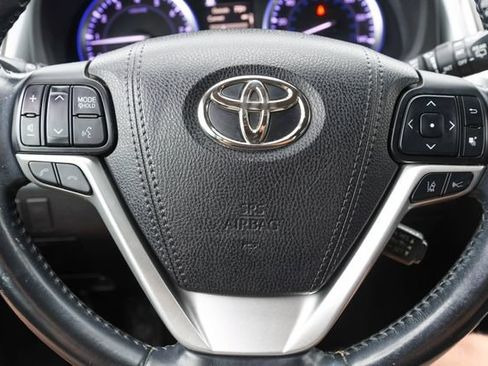Used 2018 Toyota Highlander SE w/ Protection Package #3 AWD/4WD image 7