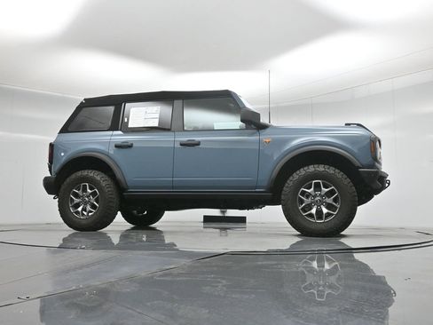 Certified 2021 Ford Bronco Badlands AWD/4WD image 4