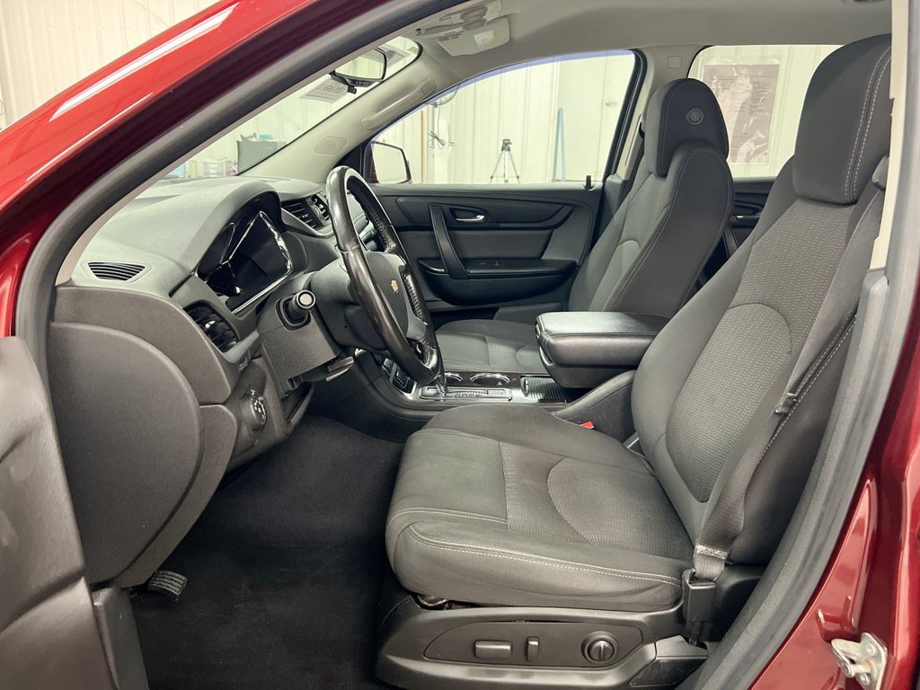 Used 2017 Chevrolet Traverse LT w/ Style and Technology Package FWD image 19
