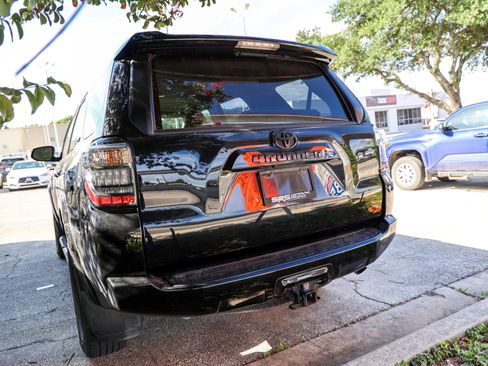 Used 2021 Toyota 4Runner SR5 AWD/4WD image 10