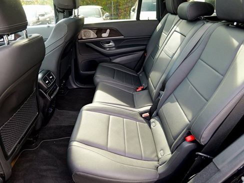Used 2025 Mercedes-Benz GLS 450 4MATIC image 24